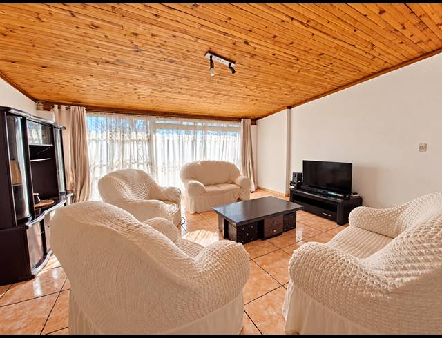 3 BEDROOM HOUSE FOR SALE IN THREE RIVERS